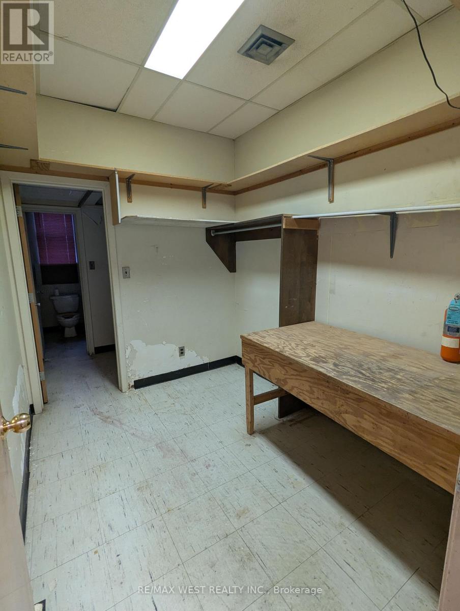 B - 3269 Bloor Street W, Toronto, Ontario  M8X 1E2 - Photo 10 - W12718346