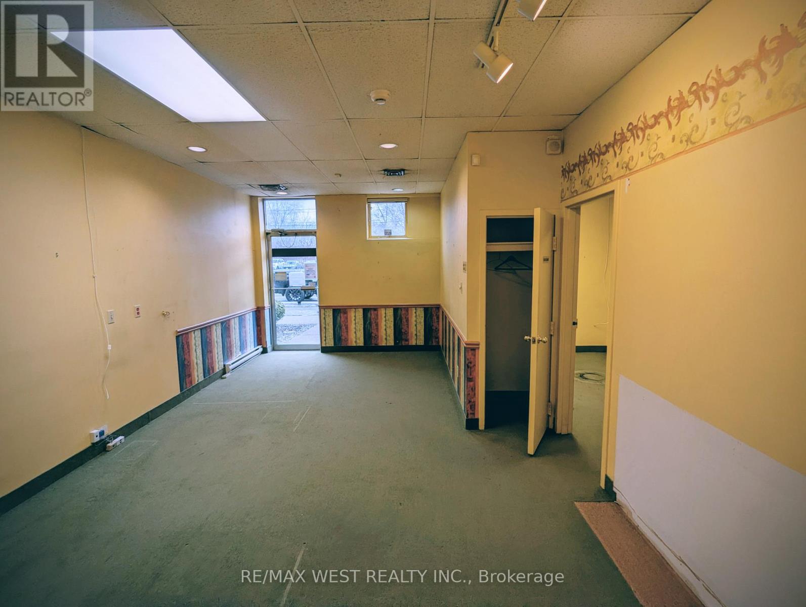 B - 3269 Bloor Street W, Toronto, Ontario  M8X 1E2 - Photo 4 - W12718346