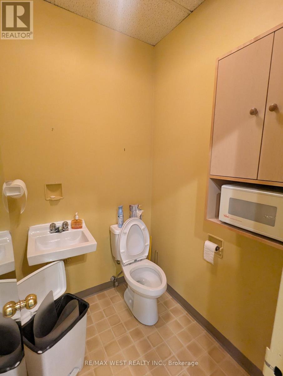 B - 3269 Bloor Street W, Toronto, Ontario  M8X 1E2 - Photo 7 - W12718346