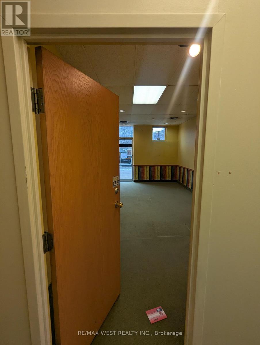 B - 3269 Bloor Street W, Toronto, Ontario  M8X 1E2 - Photo 8 - W12718346