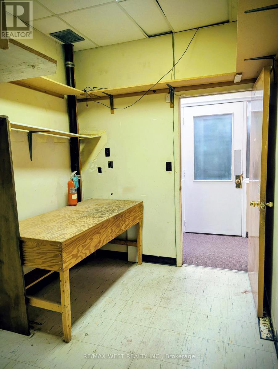 B - 3269 Bloor Street W, Toronto, Ontario  M8X 1E2 - Photo 9 - W12718346