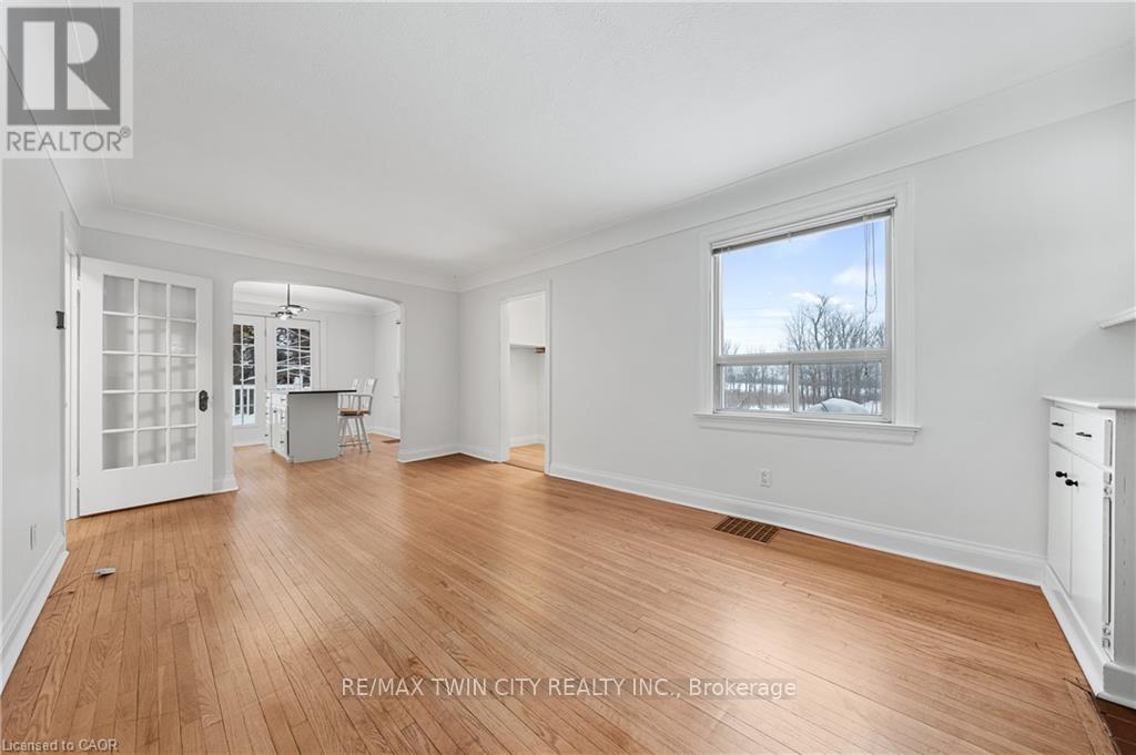 303 Highway 5 Highway, Brant, Ontario  N0E 1N0 - Photo 10 - X12718272