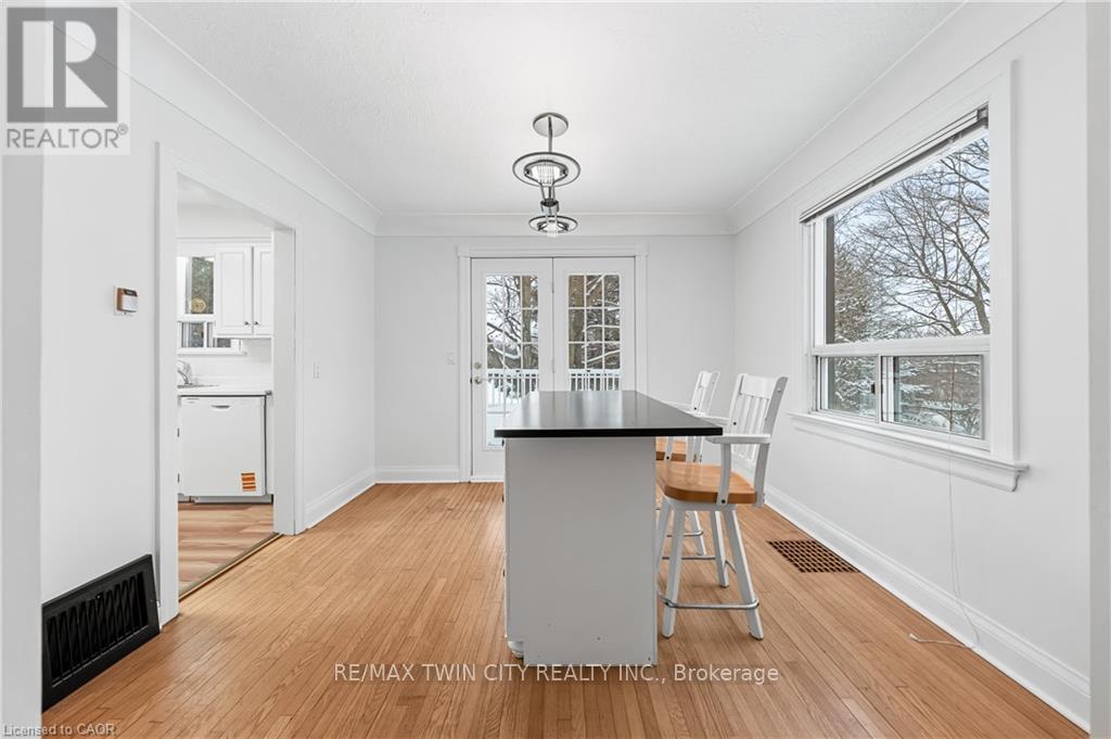 303 Highway 5 Highway, Brant, Ontario  N0E 1N0 - Photo 11 - X12718272