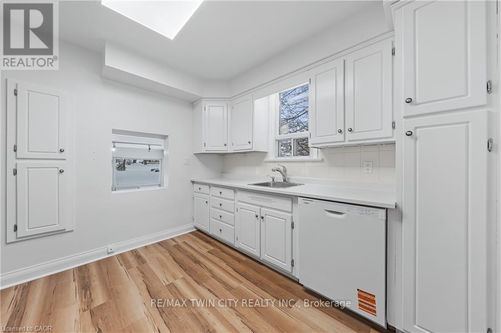 303 Highway 5 Highway, Brant, Ontario  N0E 1N0 - Photo 14 - X12718272