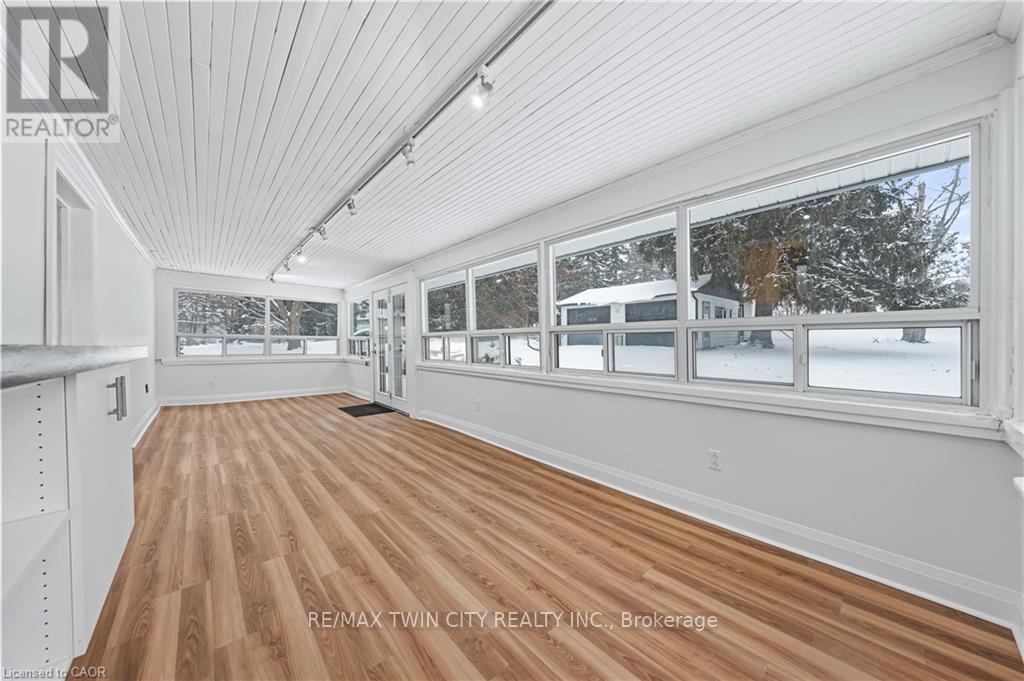 303 Highway 5 Highway, Brant, Ontario  N0E 1N0 - Photo 19 - X12718272