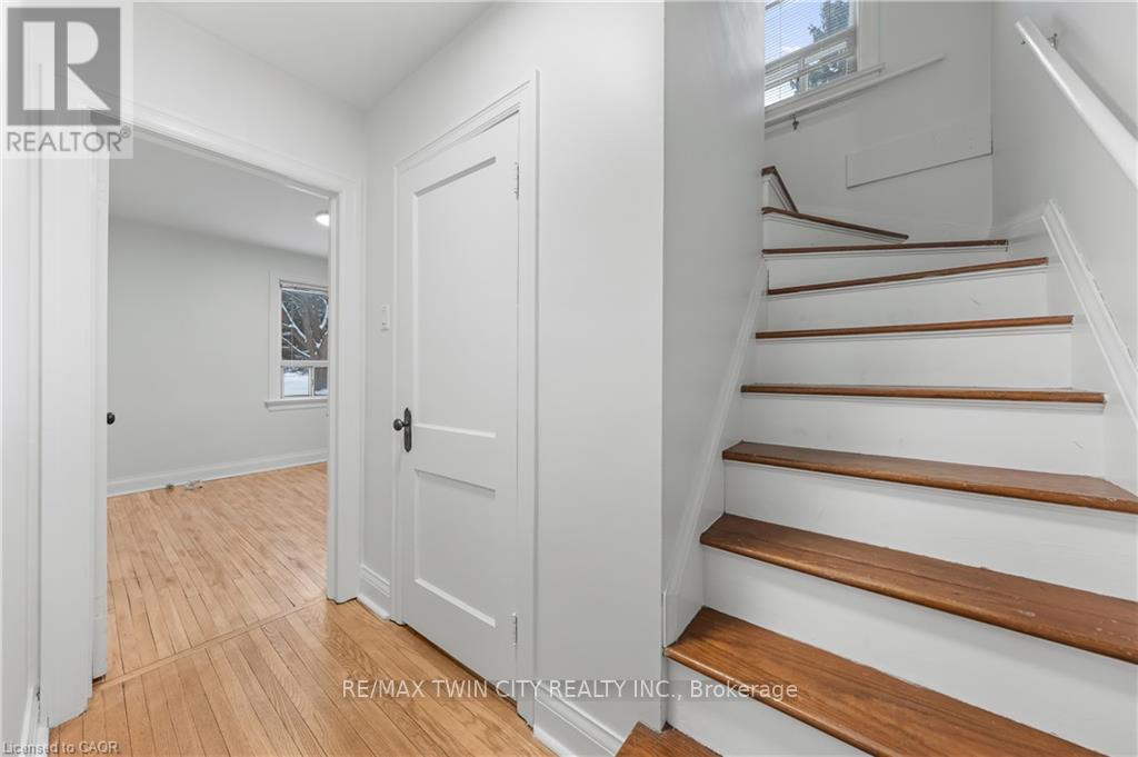 303 Highway 5 Highway, Brant, Ontario  N0E 1N0 - Photo 21 - X12718272