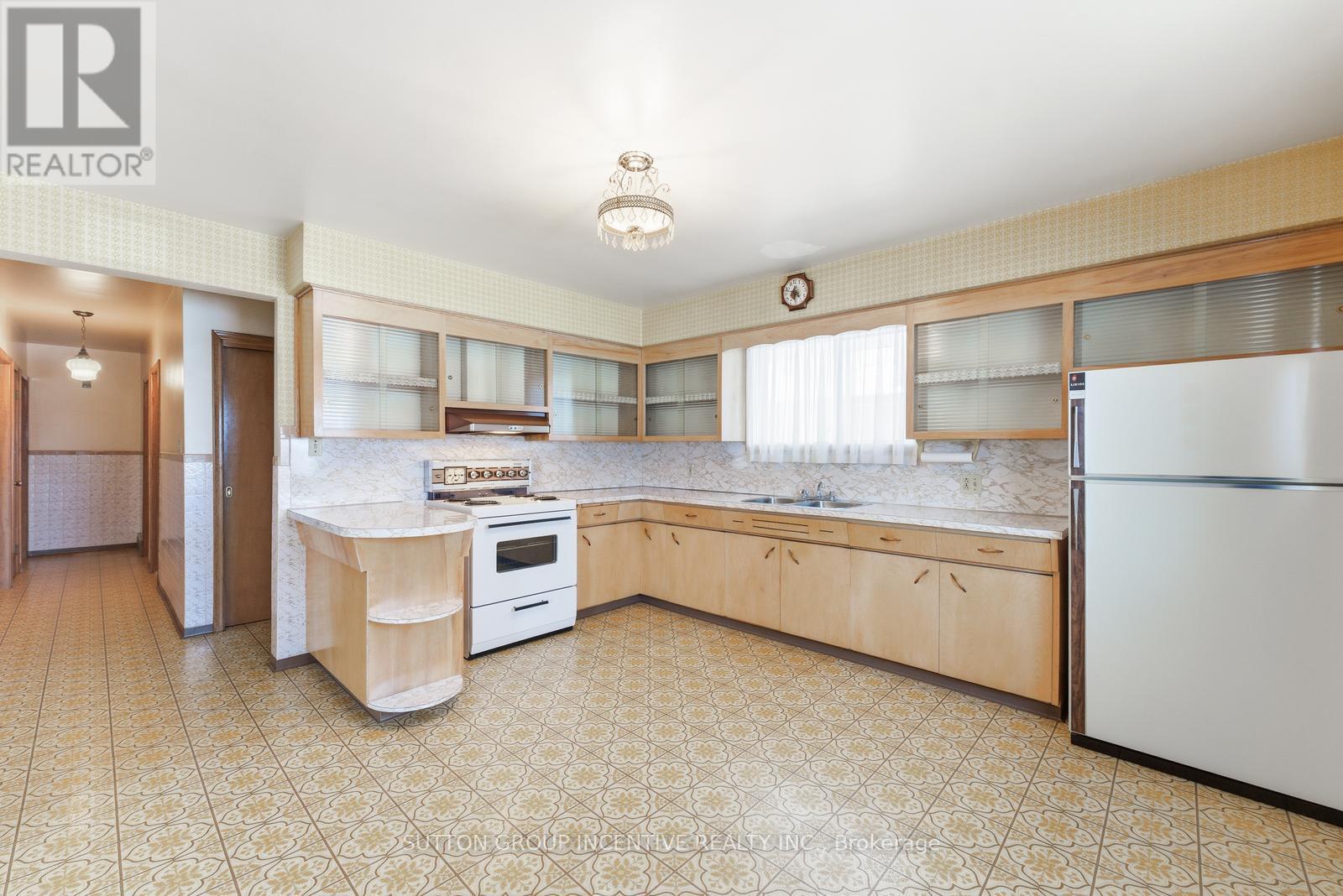 71 Kilgour Avenue, Welland, Ontario  L3C 2P8 - Photo 10 - X12718286