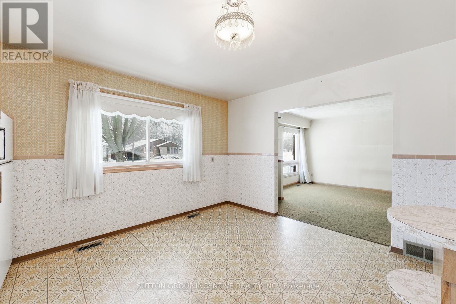 71 Kilgour Avenue, Welland, Ontario  L3C 2P8 - Photo 11 - X12718286