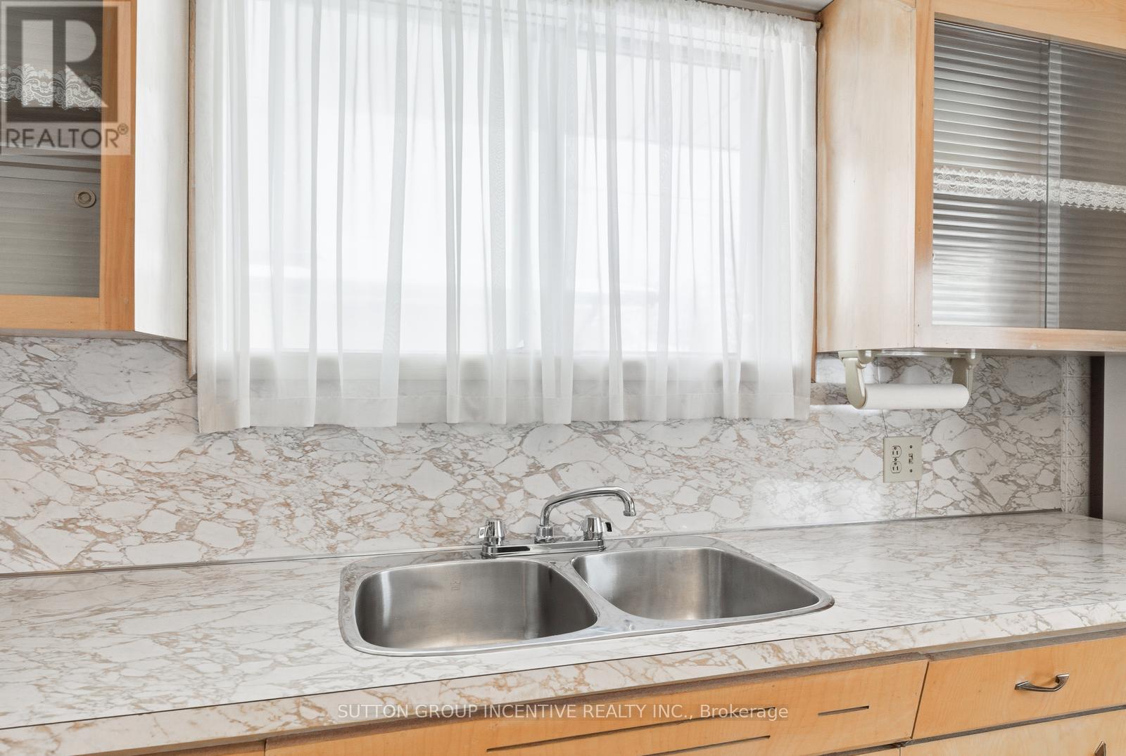 71 Kilgour Avenue, Welland, Ontario  L3C 2P8 - Photo 13 - X12718286