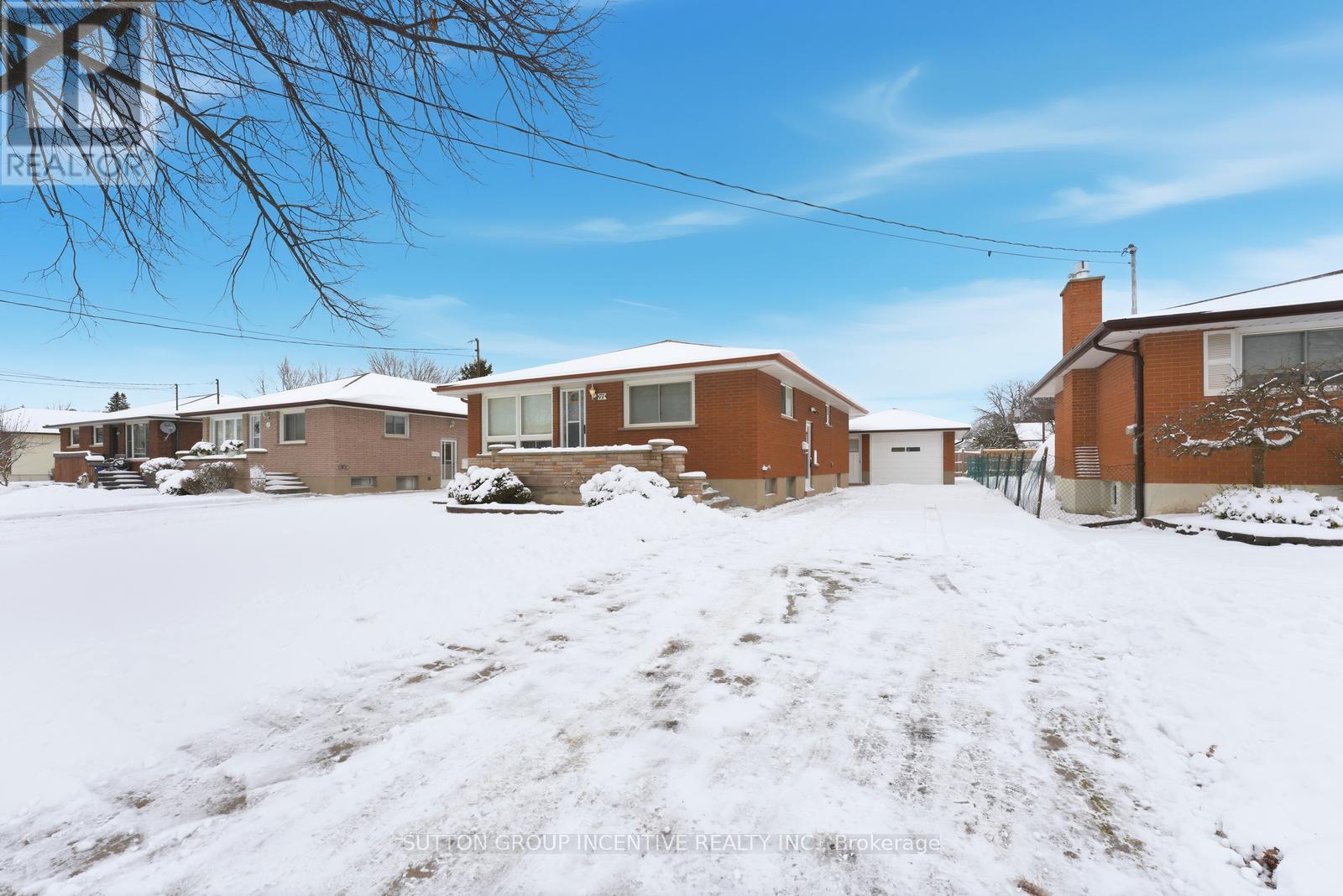 71 Kilgour Avenue, Welland, Ontario  L3C 2P8 - Photo 2 - X12718286