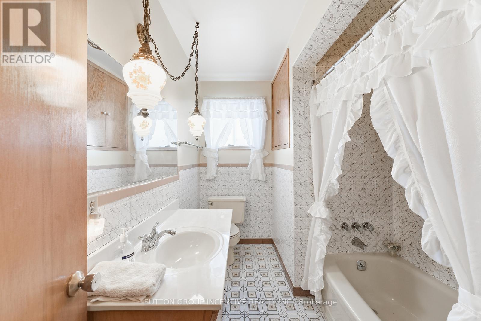 71 Kilgour Avenue, Welland, Ontario  L3C 2P8 - Photo 23 - X12718286