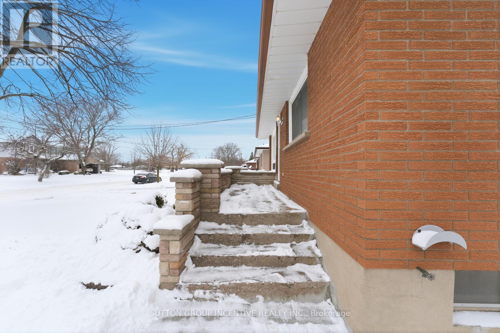 71 Kilgour Avenue, Welland, Ontario  L3C 2P8 - Photo 4 - X12718286