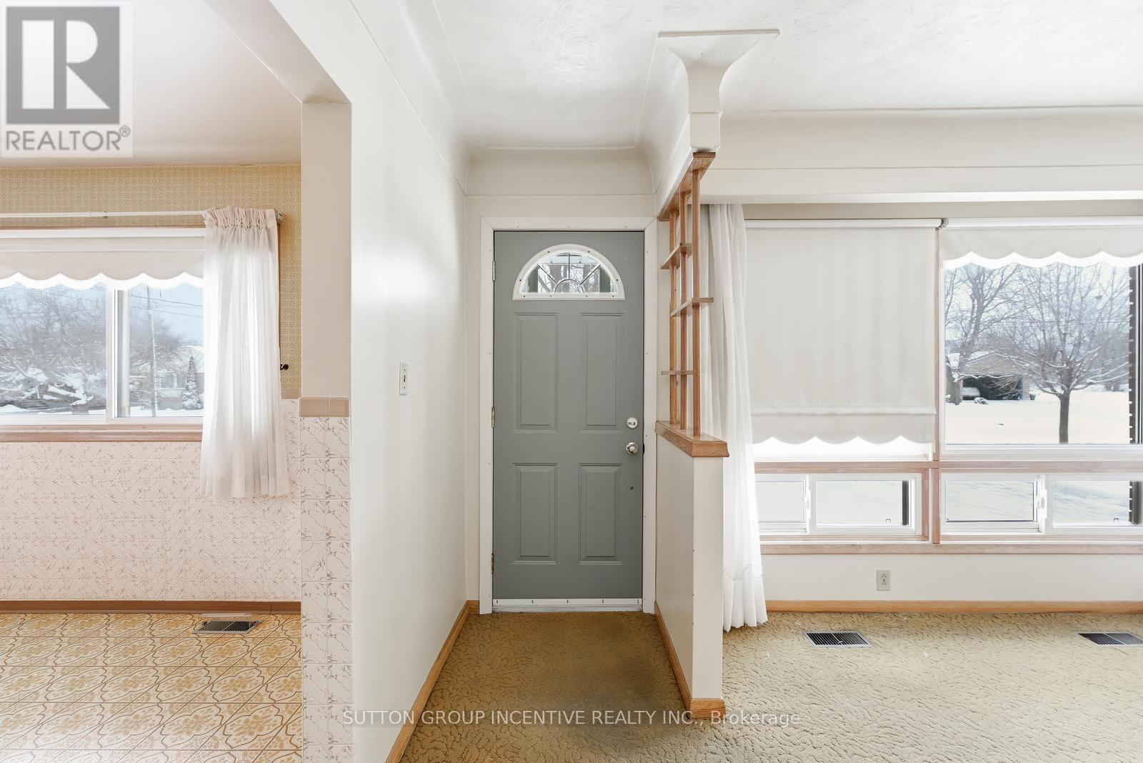 71 Kilgour Avenue, Welland, Ontario  L3C 2P8 - Photo 6 - X12718286