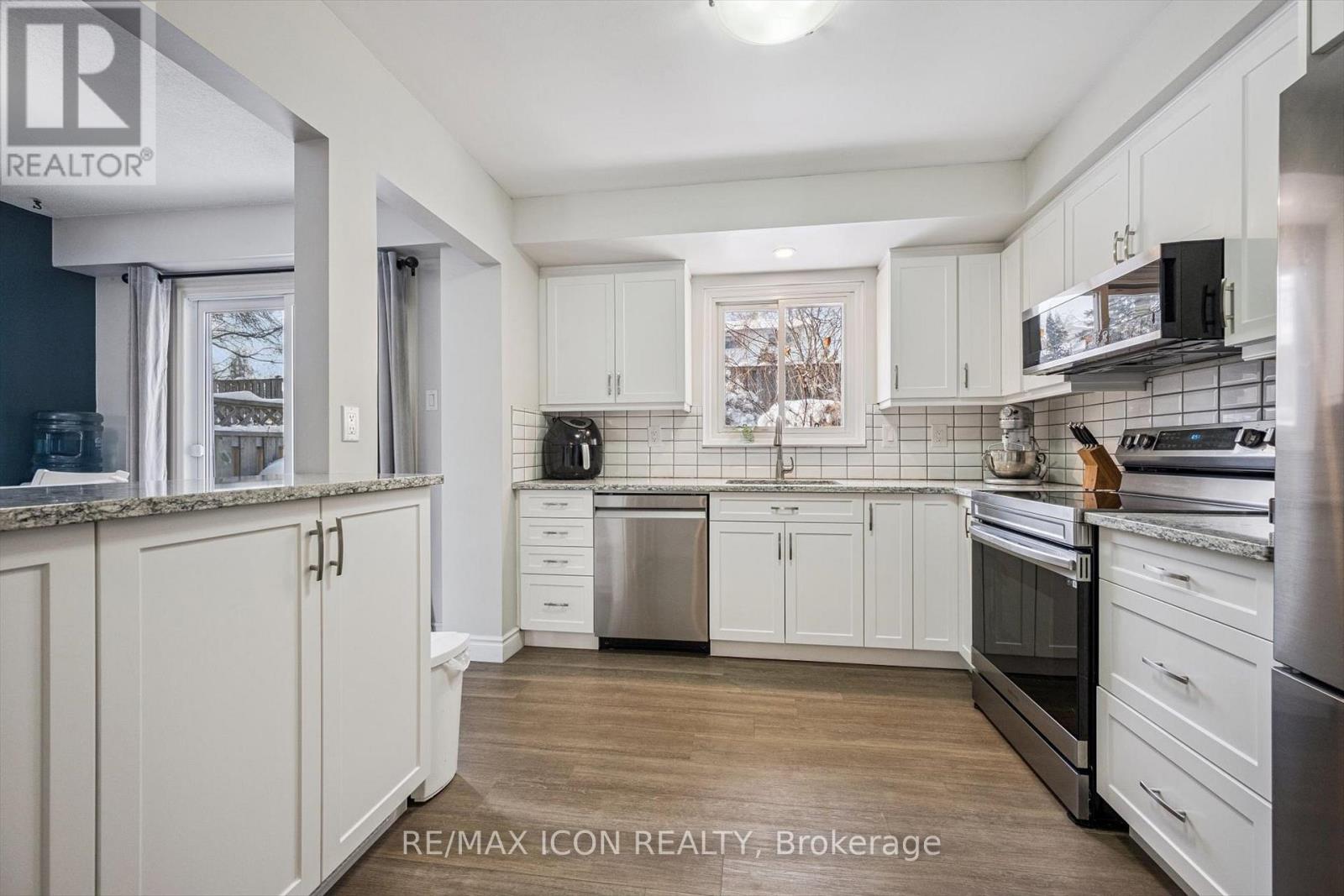 E - 297 Bluevale Street N, Waterloo, Ontario  N2J 4H6 - Photo 12 - X12718318