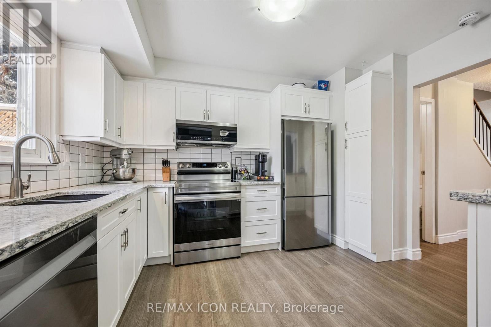 E - 297 Bluevale Street N, Waterloo, Ontario  N2J 4H6 - Photo 15 - X12718318