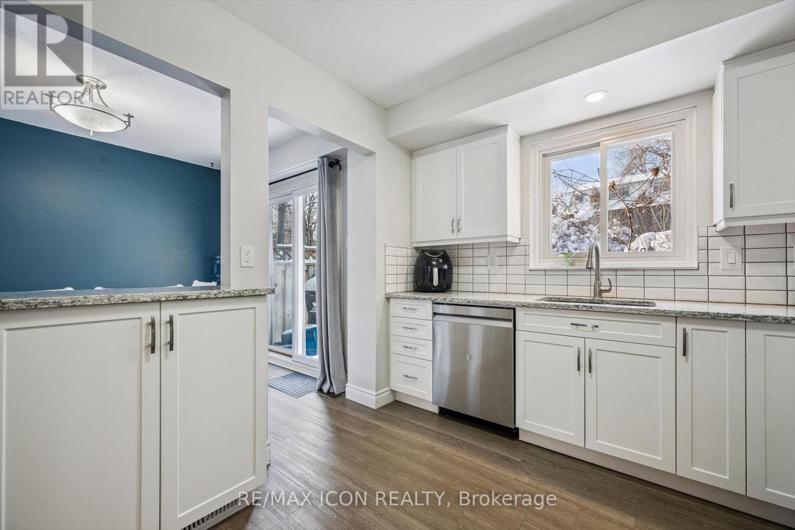 E - 297 Bluevale Street N, Waterloo, Ontario  N2J 4H6 - Photo 16 - X12718318