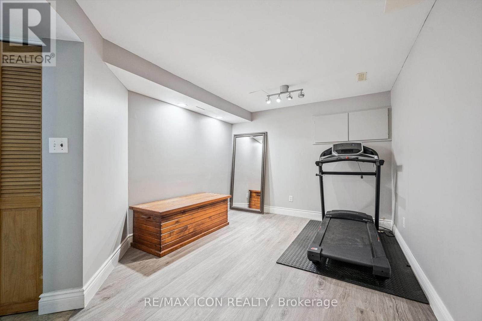 E - 297 Bluevale Street N, Waterloo, Ontario  N2J 4H6 - Photo 28 - X12718318