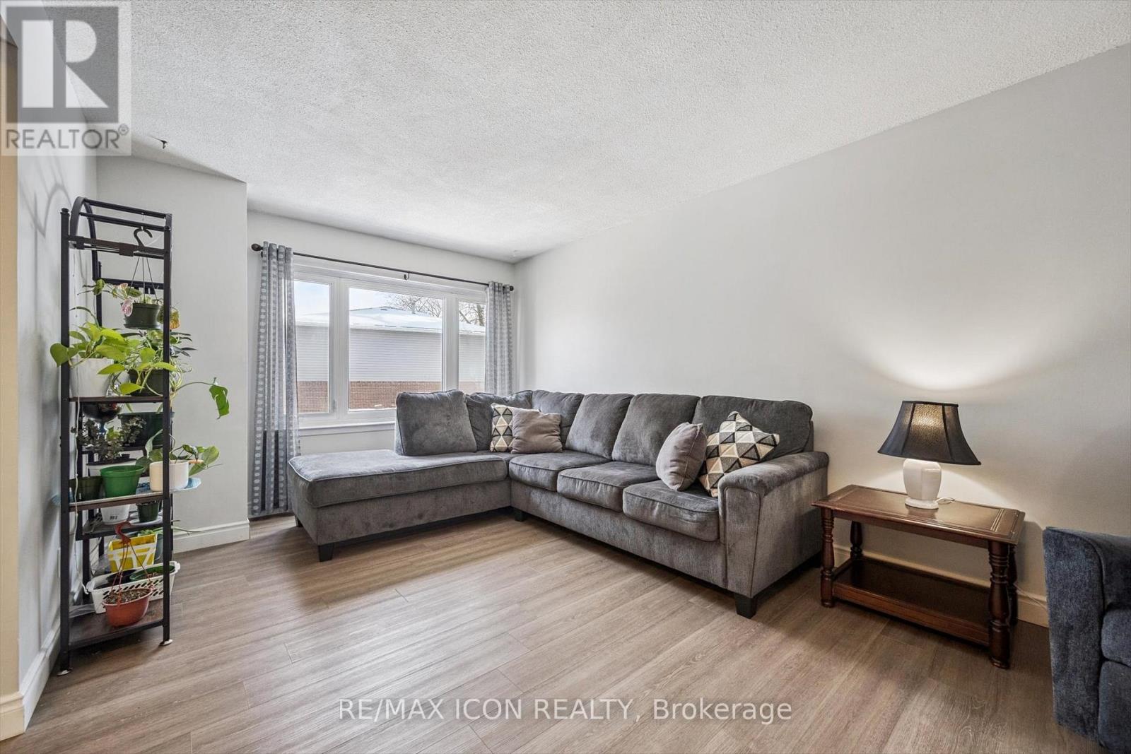 E - 297 Bluevale Street N, Waterloo, Ontario  N2J 4H6 - Photo 8 - X12718318