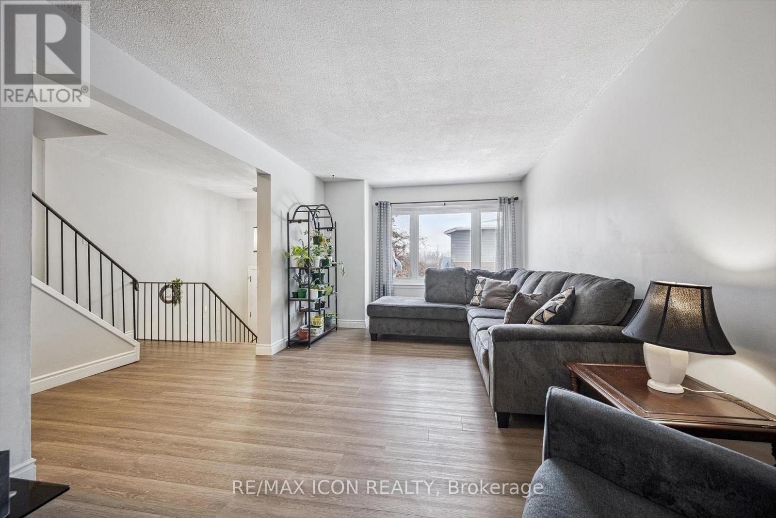 E - 297 Bluevale Street N, Waterloo, Ontario  N2J 4H6 - Photo 9 - X12718318