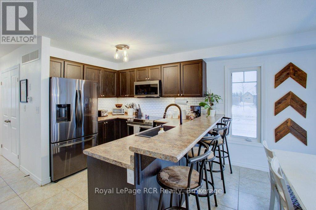 11 Green Street, Mapleton, Ontario  N0G 1P0 - Photo 17 - X12645728