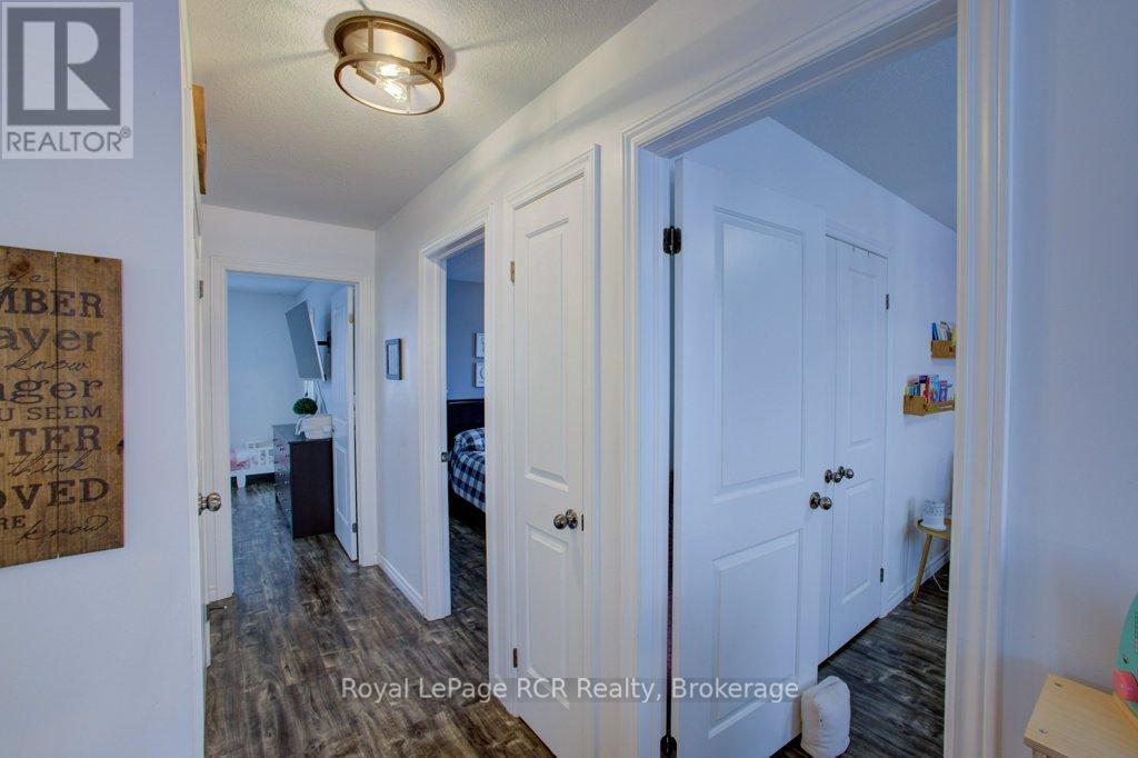 11 Green Street, Mapleton, Ontario  N0G 1P0 - Photo 28 - X12645728