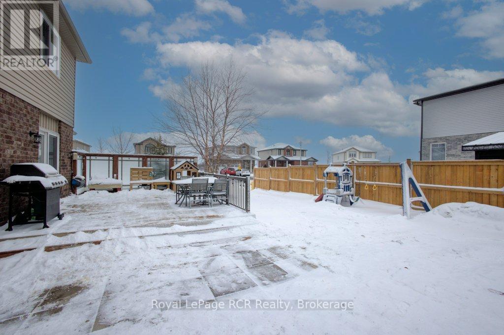11 Green Street, Mapleton, Ontario  N0G 1P0 - Photo 42 - X12645728