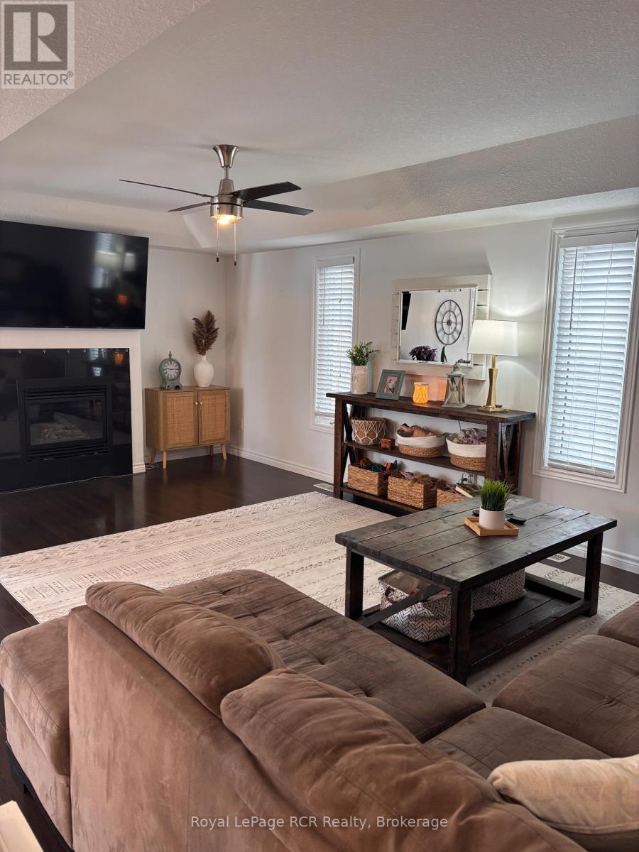 11 Green Street, Mapleton, Ontario  N0G 1P0 - Photo 9 - X12645728