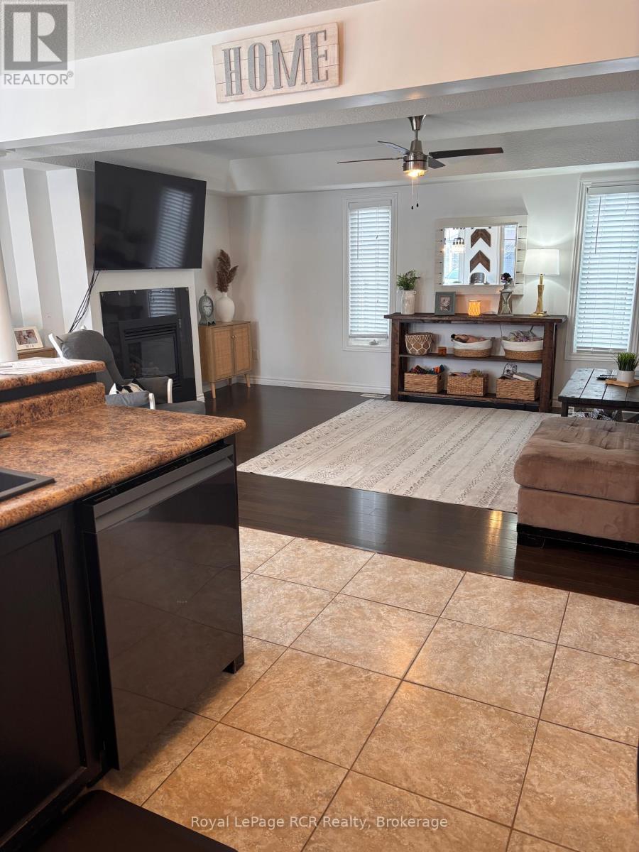 11 Green Street, Mapleton, Ontario  N0G 1P0 - Photo 8 - X12645728