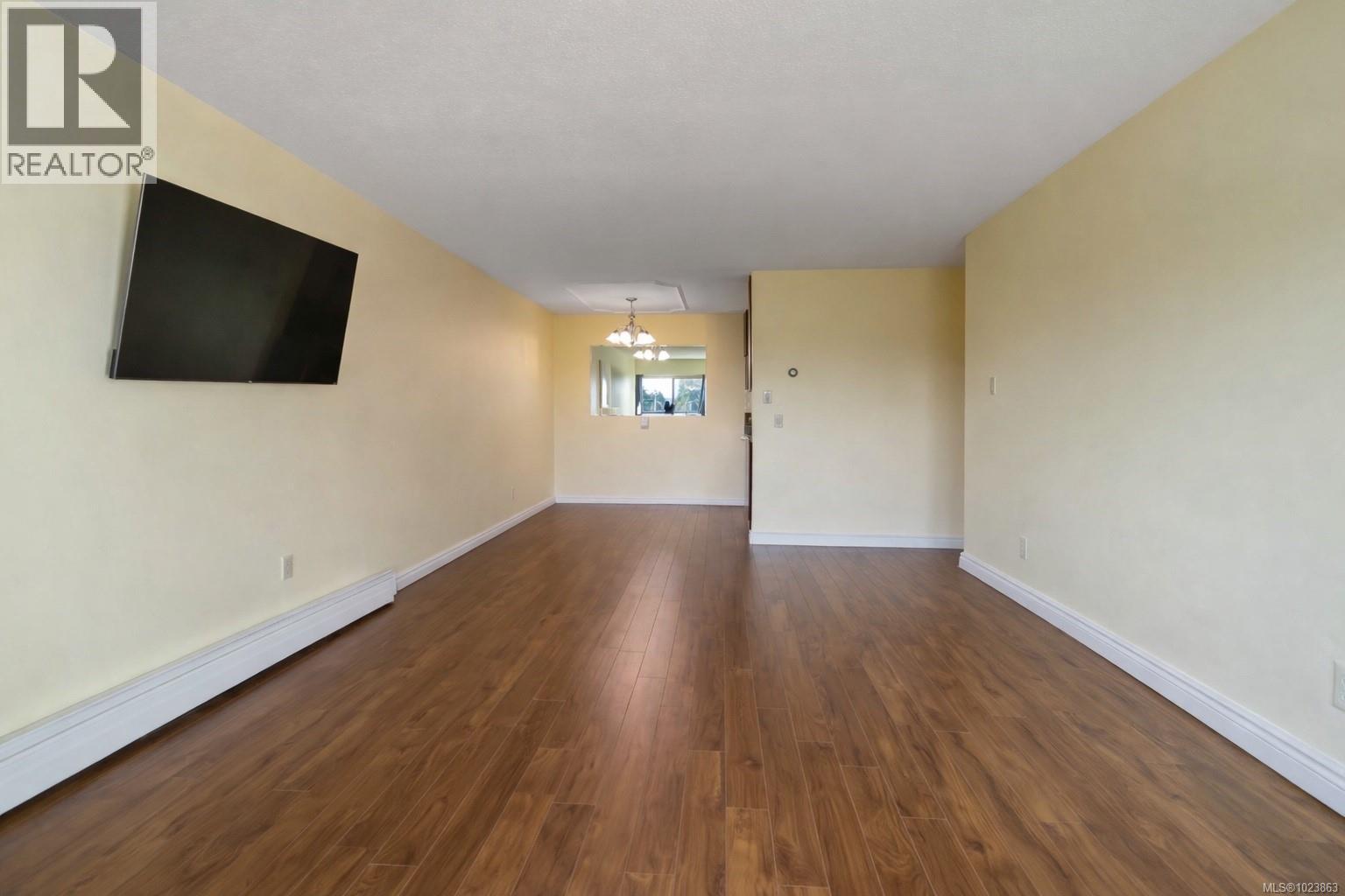 304 1680 Poplar Ave, Saanich, British Columbia  V8P 4K7 - Photo 5 - 1023863