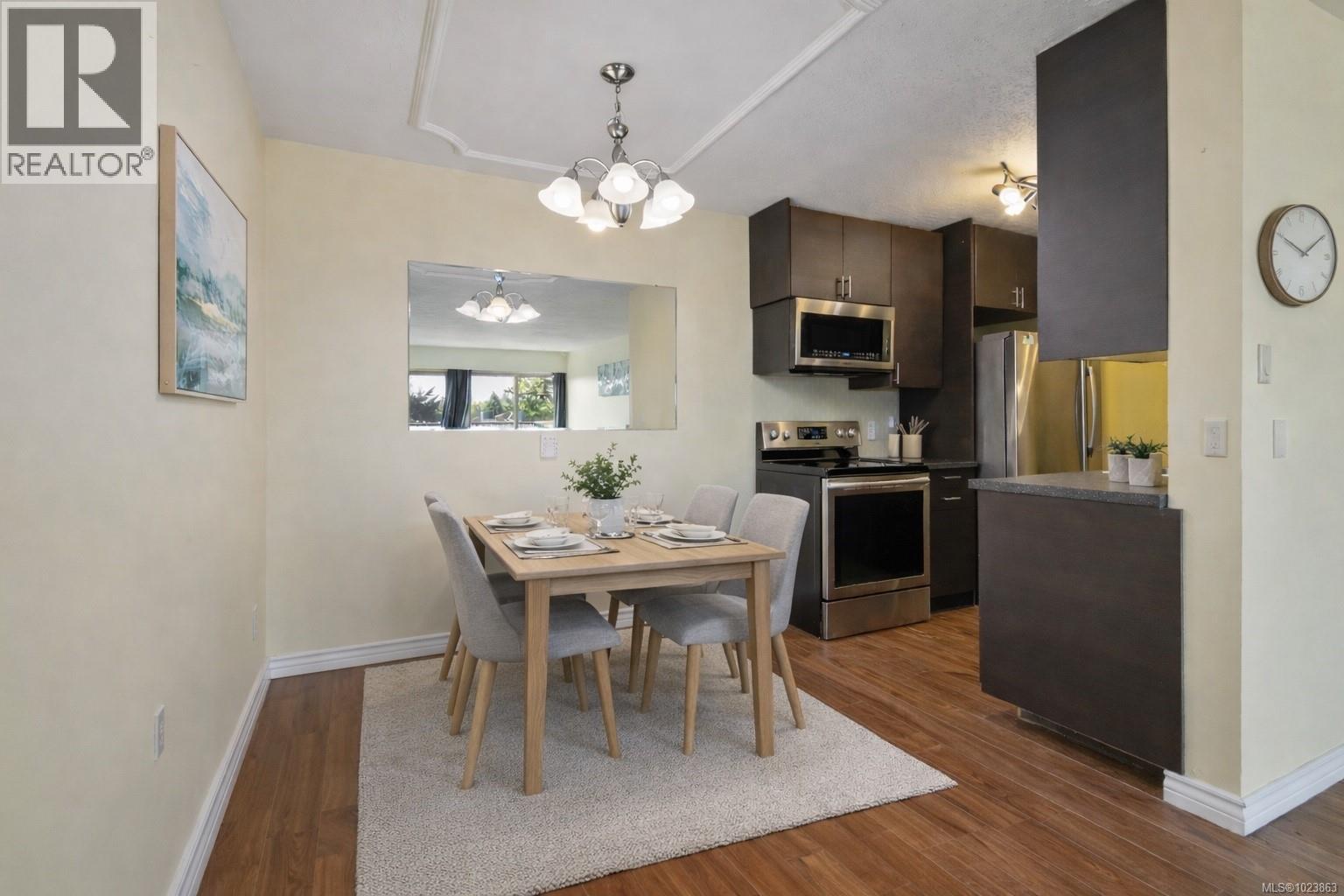 304 1680 Poplar Ave, Saanich, British Columbia  V8P 4K7 - Photo 7 - 1023863