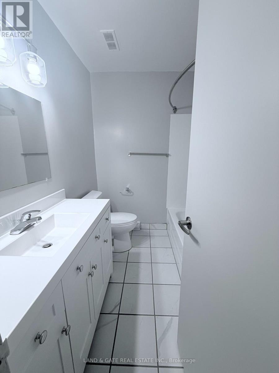 201 - 330 Gibb Street, Oshawa, Ontario  L1J 1Z2 - Photo 18 - E12718458