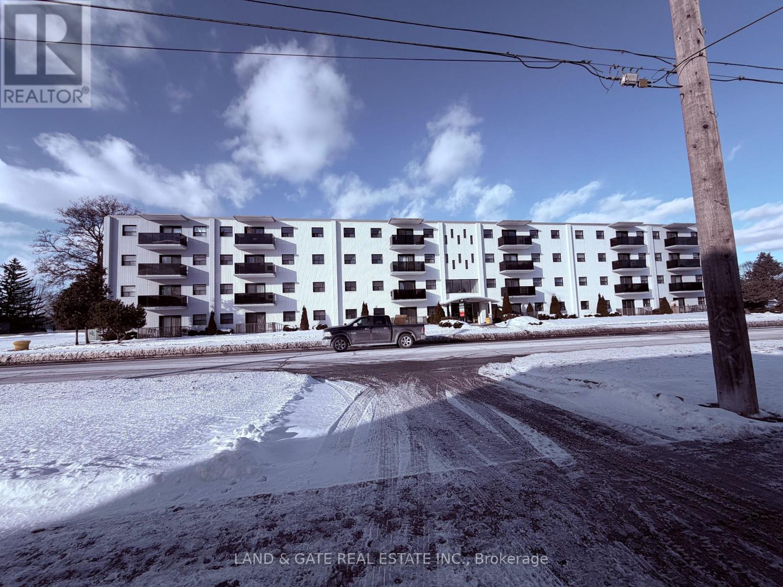 201 - 330 Gibb Street, Oshawa, Ontario  L1J 1Z2 - Photo 2 - E12718458
