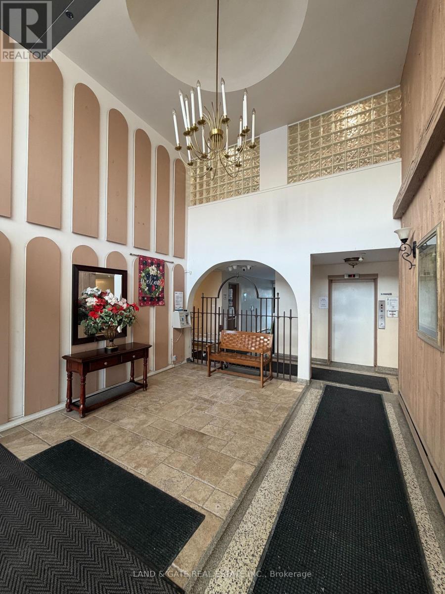 201 - 330 Gibb Street, Oshawa, Ontario  L1J 1Z2 - Photo 4 - E12718458