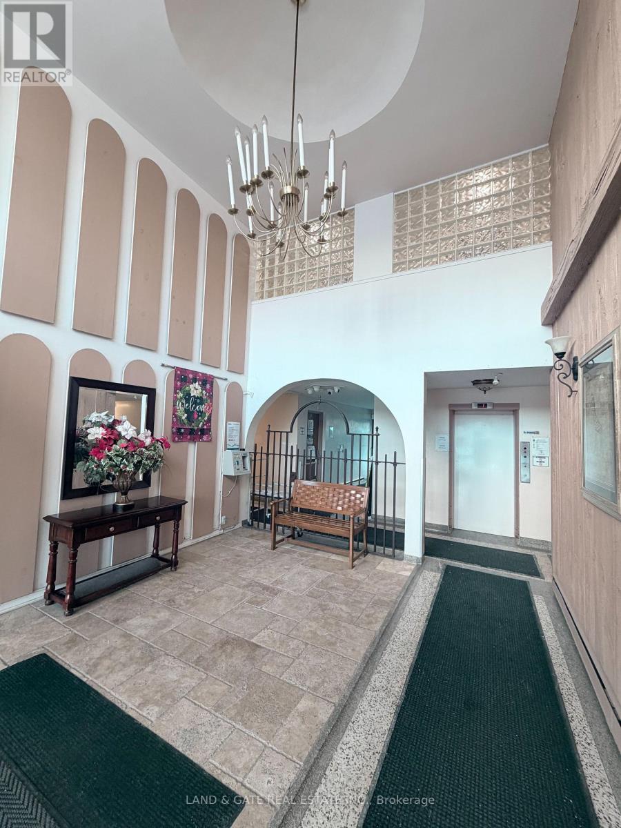 201 - 330 Gibb Street, Oshawa, Ontario  L1J 1Z2 - Photo 5 - E12718458