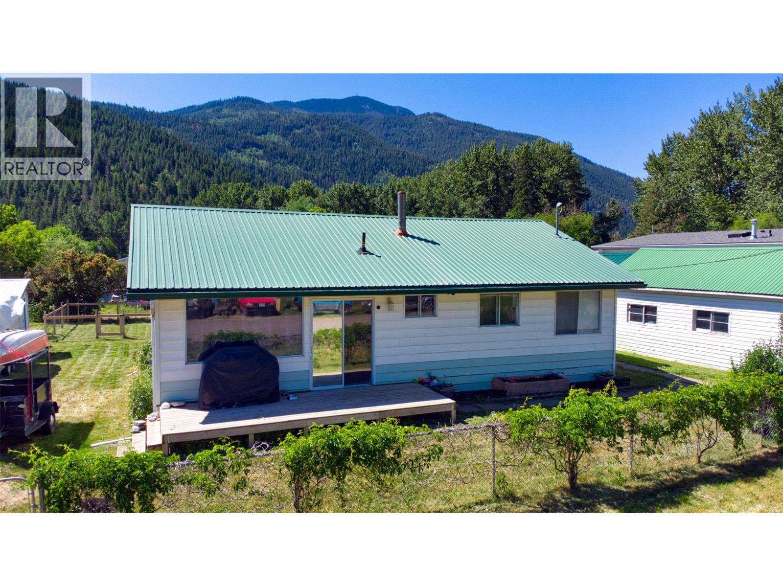 5783 Ponderosa Road, Falkland, British Columbia