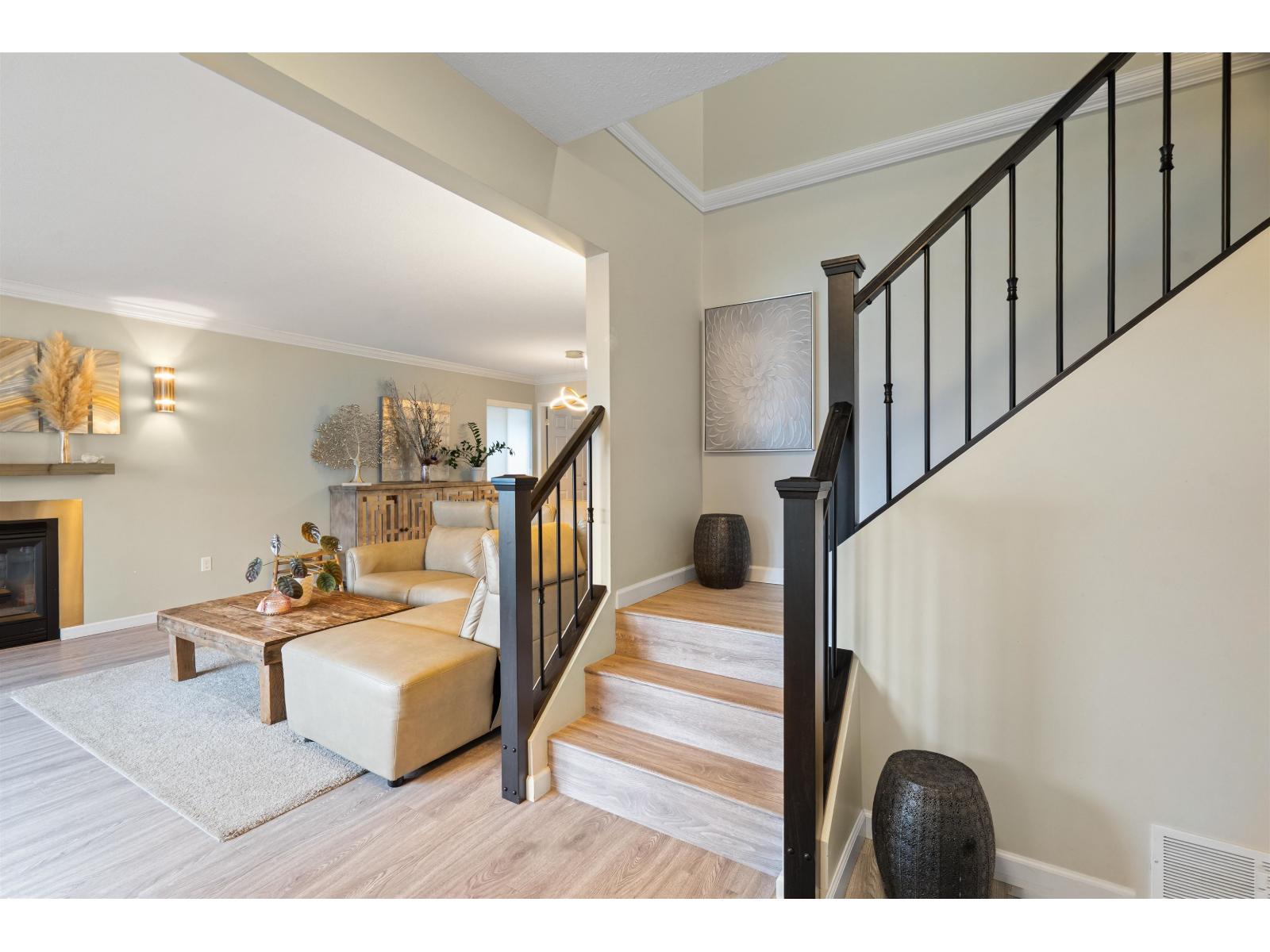 32345 Clinton Avenue, Abbotsford, British Columbia  V2T 5B3 - Photo 4 - R3081580