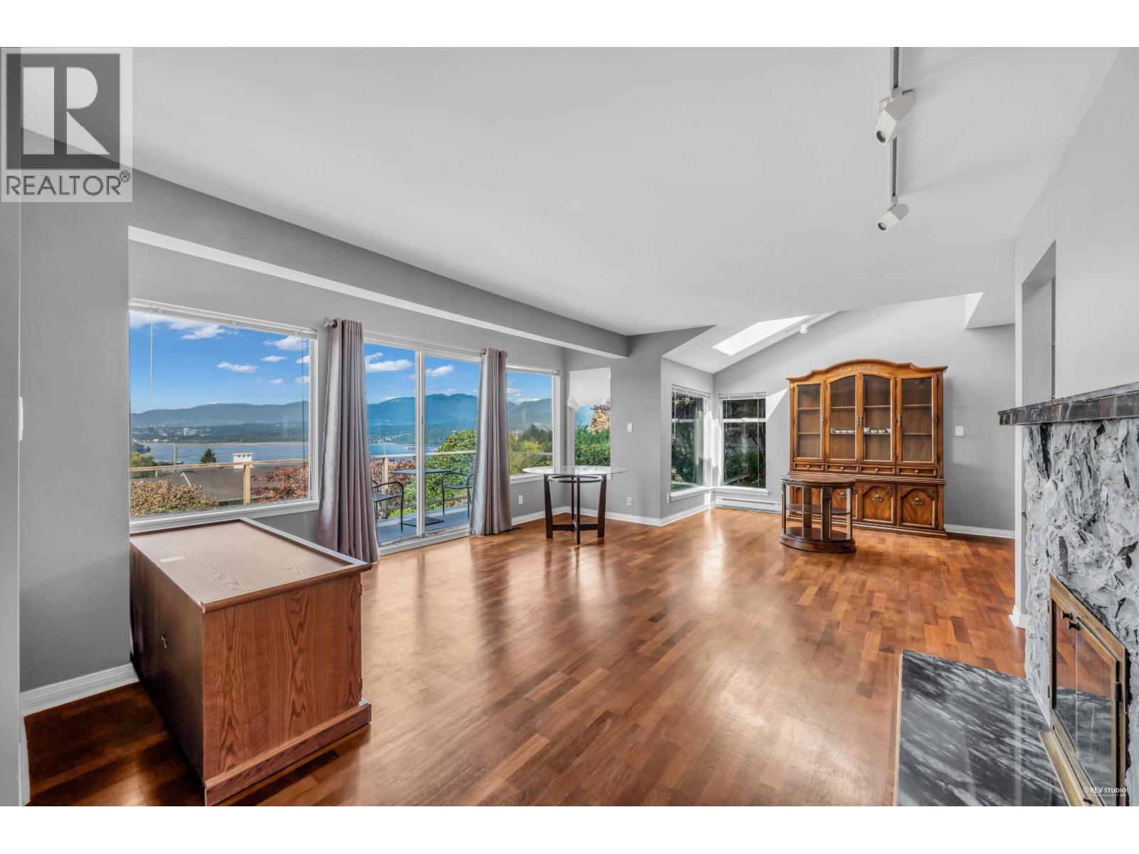 7238 Braeside Drive, Burnaby, British Columbia  V5A 1E8 - Photo 6 - R3081847