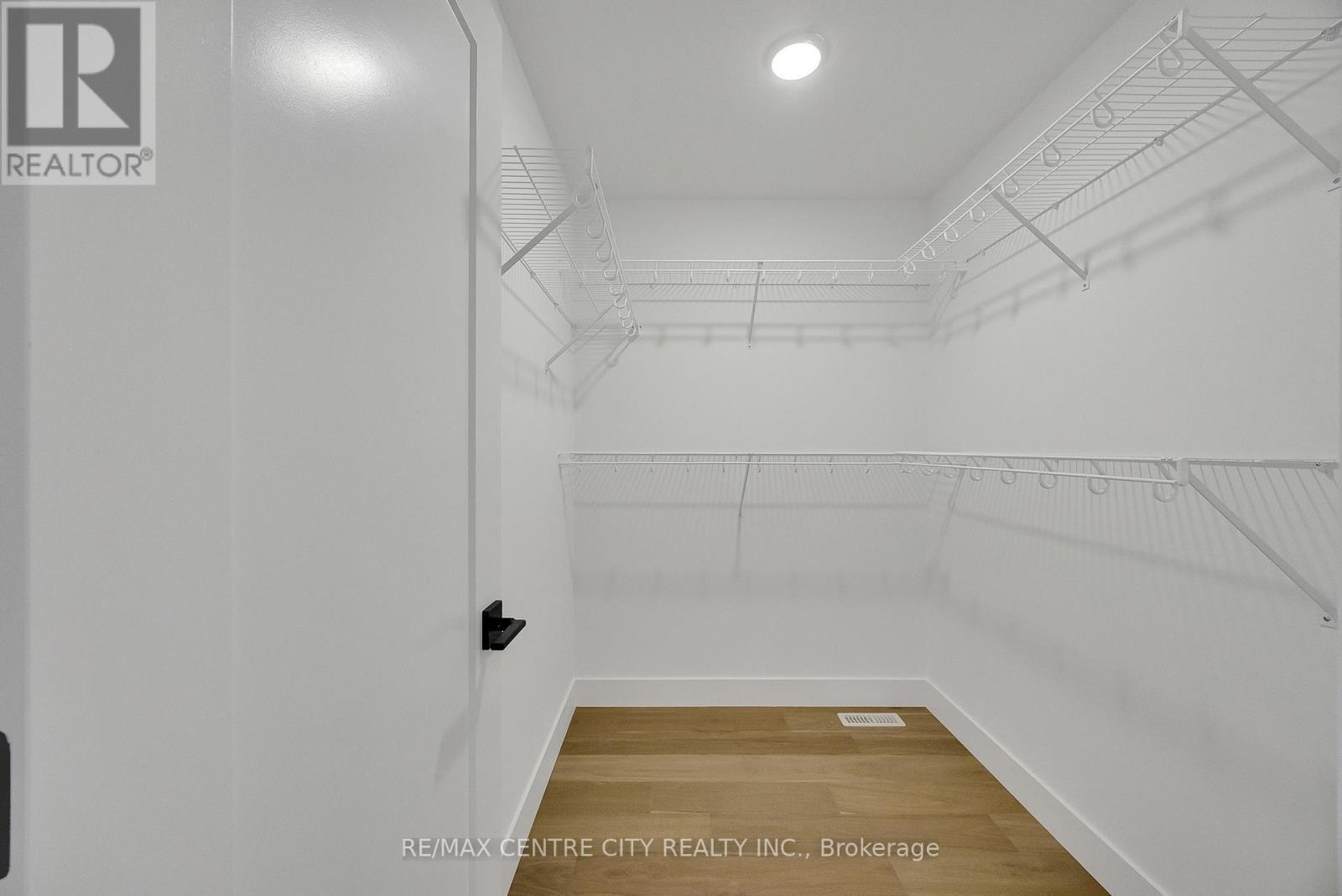 199 Foxborough Place, Thames Centre, Ontario  N0M 2P0 - Photo 11 - X12718400