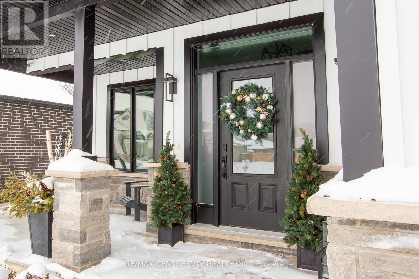 199 Foxborough Place, Thames Centre, Ontario  N0M 2P0 - Photo 3 - X12718400