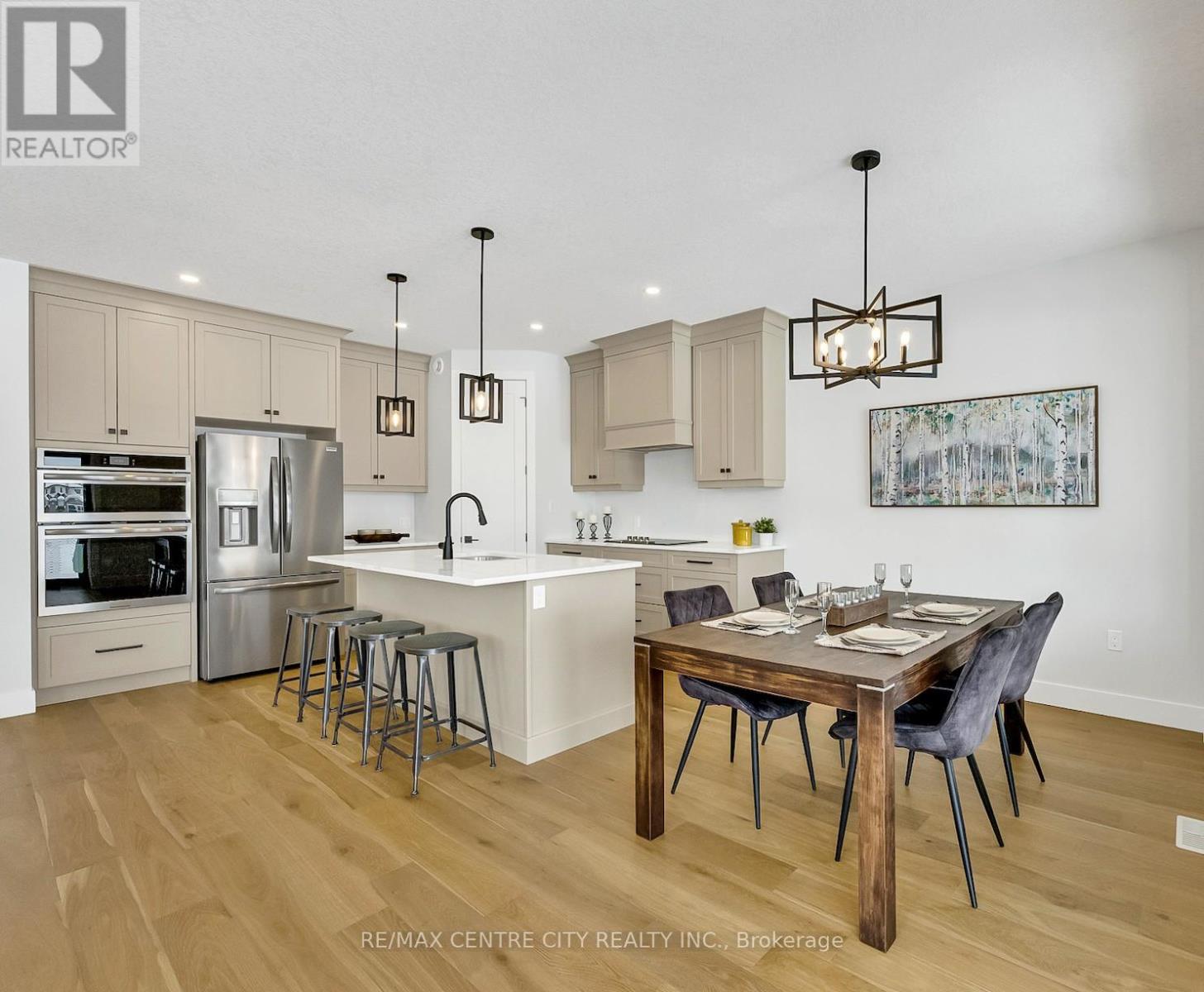 199 Foxborough Place, Thames Centre, Ontario  N0M 2P0 - Photo 6 - X12718400