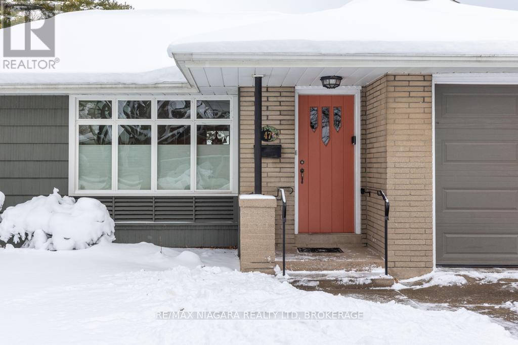 47 Thorndale Avenue, St. Catharines, Ontario  L2R 6A6 - Photo 2 - X12718436