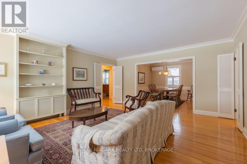 47 Thorndale Avenue, St. Catharines, Ontario  L2R 6A6 - Photo 3 - X12718436