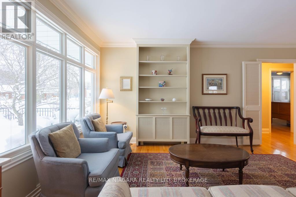 47 Thorndale Avenue, St. Catharines, Ontario  L2R 6A6 - Photo 4 - X12718436