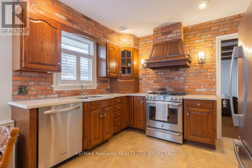 47 Thorndale Avenue, St. Catharines, Ontario  L2R 6A6 - Photo 6 - X12718436