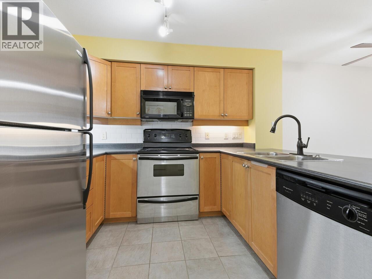 208 38 Seventh Avenue, New Westminster, British Columbia  V3L 5W2 - Photo 4 - R3081948