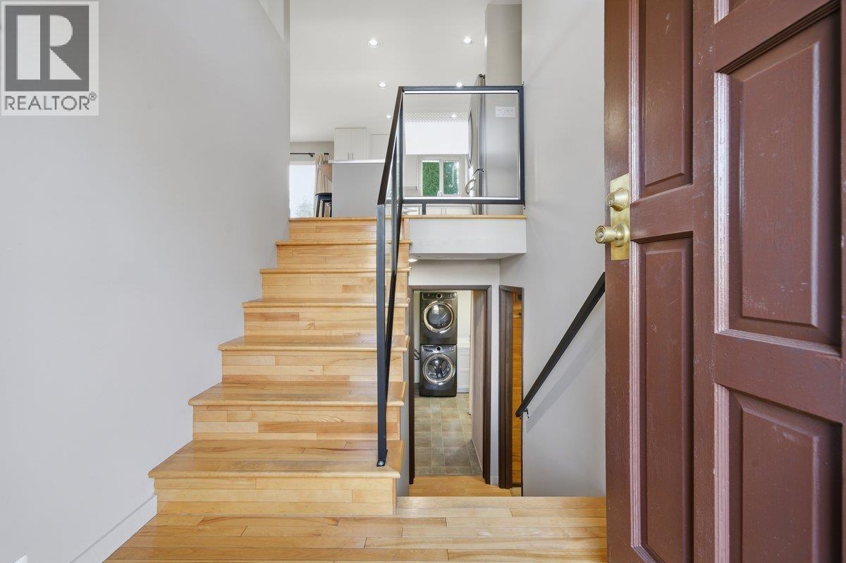 954 Lincoln Avenue, Port Coquitlam, British Columbia  V3B 5L3 - Photo 2 - R3081888