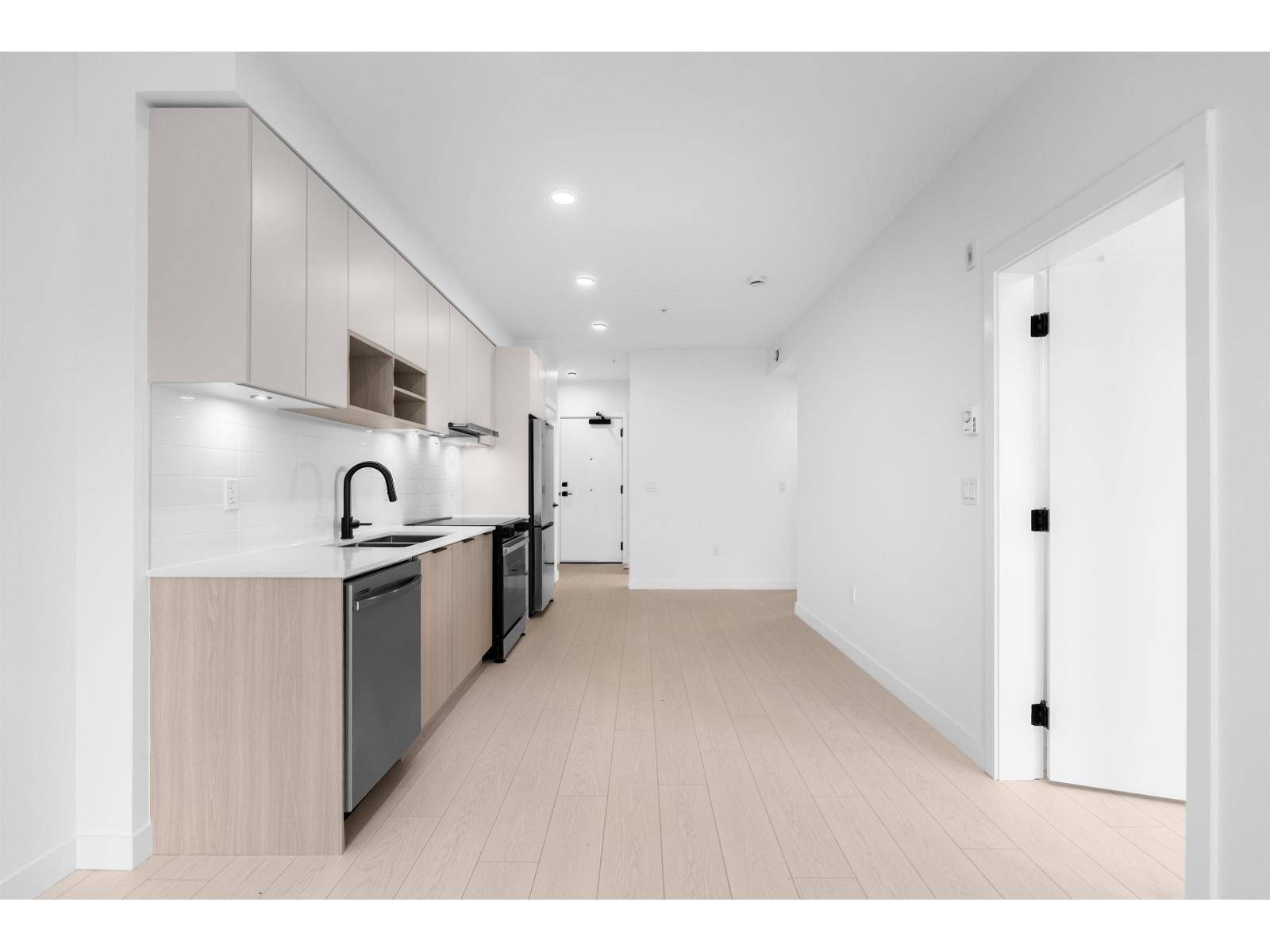 103 10488 138a Street, Surrey, British Columbia  V3T 0W4 - Photo 3 - R3080080