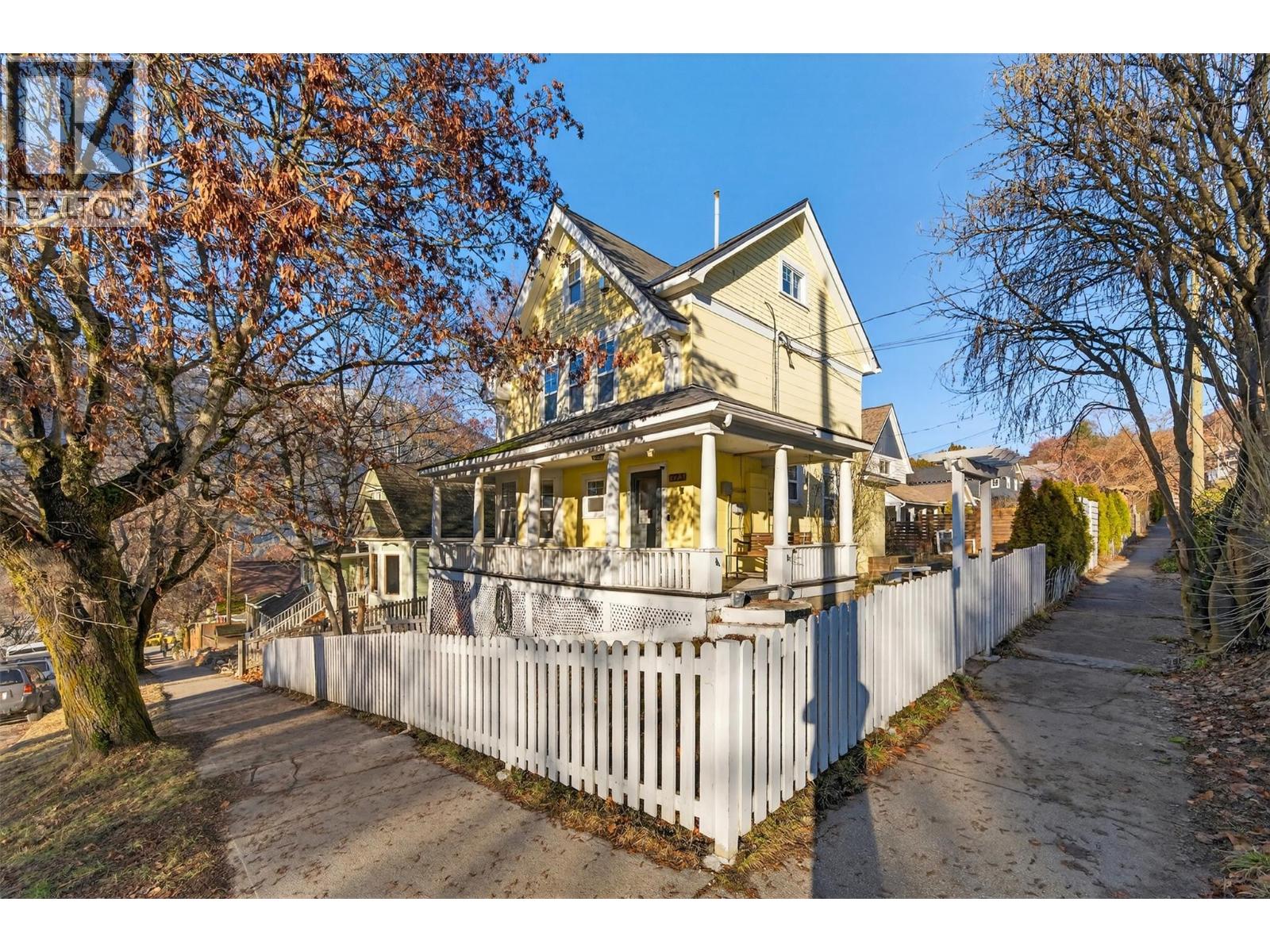 723 Hendryx Street, Nelson, British Columbia  V1L 2B1 - Photo 1 - 10373232