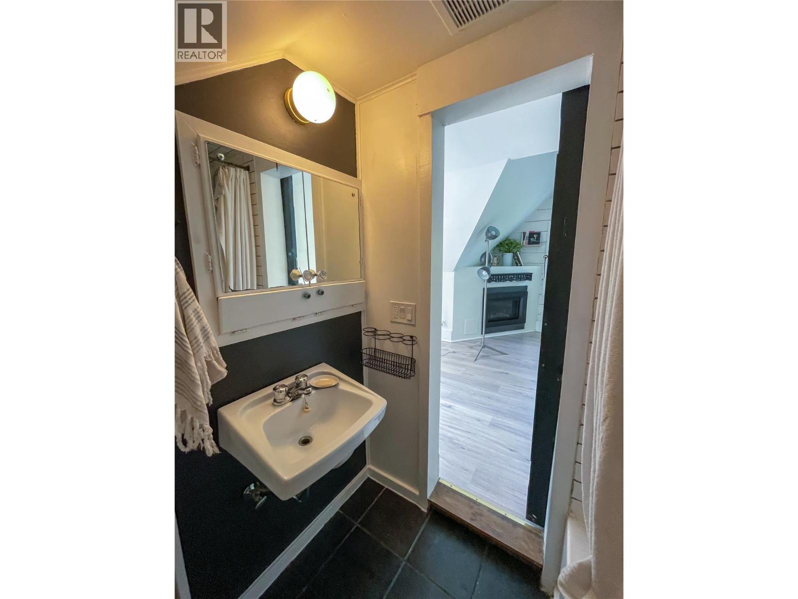 723 Hendryx Street, Nelson, British Columbia  V1L 2B1 - Photo 46 - 10373232