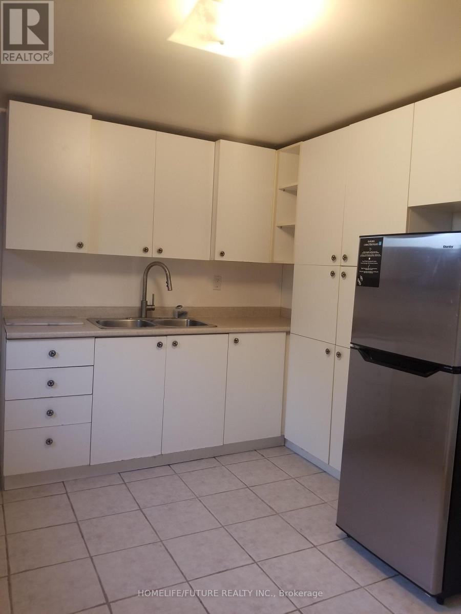 Bsmt - 104 Pintail Crescent, Toronto, Ontario  M3A 2Y7 - Photo 2 - C12718444